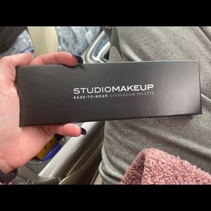 Studio makeup eyeshadow palette